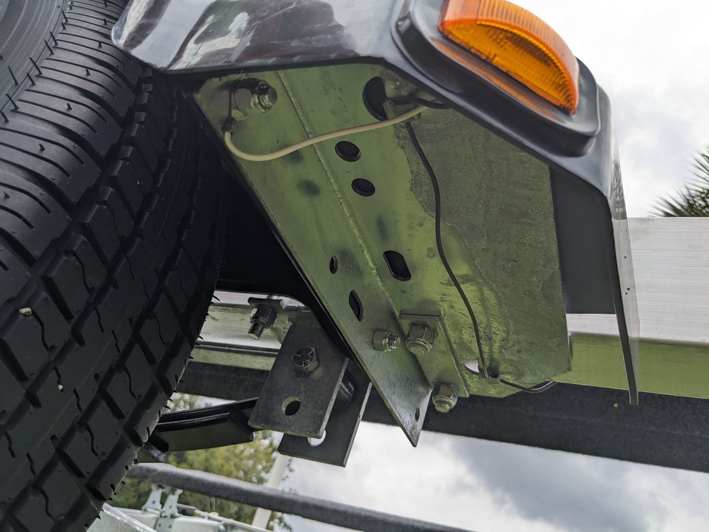 EZ Loader Fender Step Bracket for 3" Wide Frame and 14" Composite Fender 250-023723-10