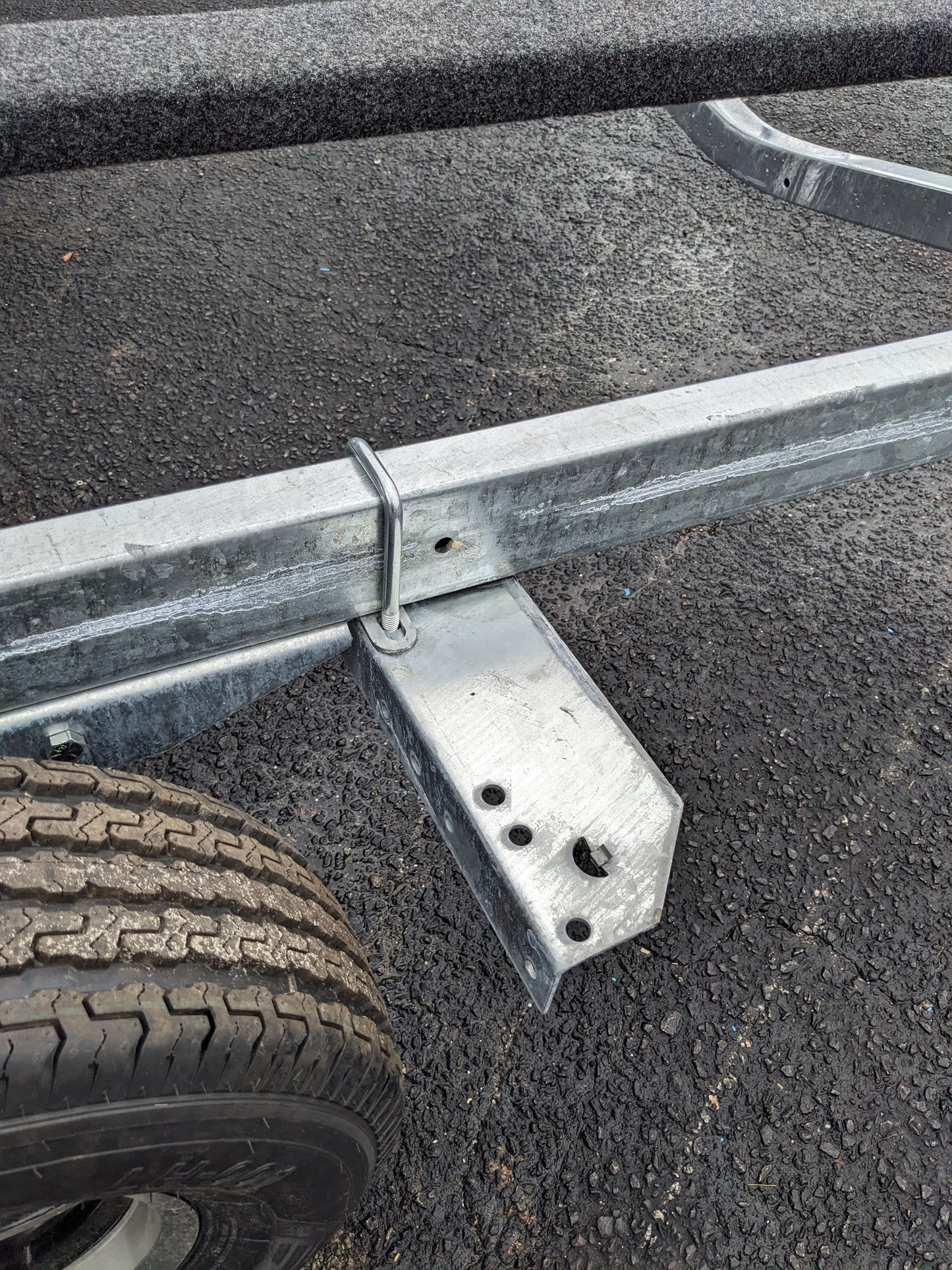 EZ Loader Fender Step Bracket for 3" Wide Frame and 14" Composite Fender 250-023723-10