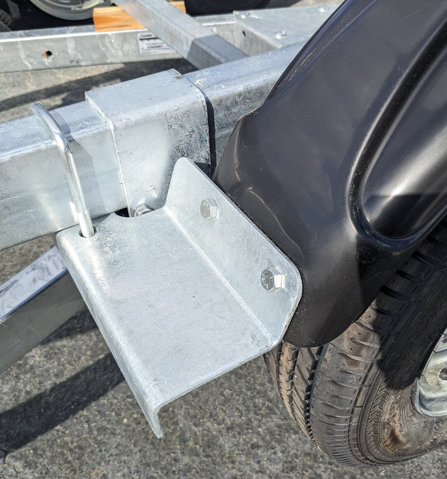 EZ Loader Fender Mount / Step Bracket FL/RR 250-025079-10 on trailer