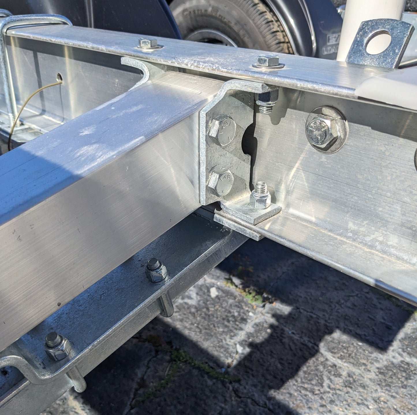 EZ Loader Crossmember Hanger Mounting Bracket LF/RR 250-028387-10