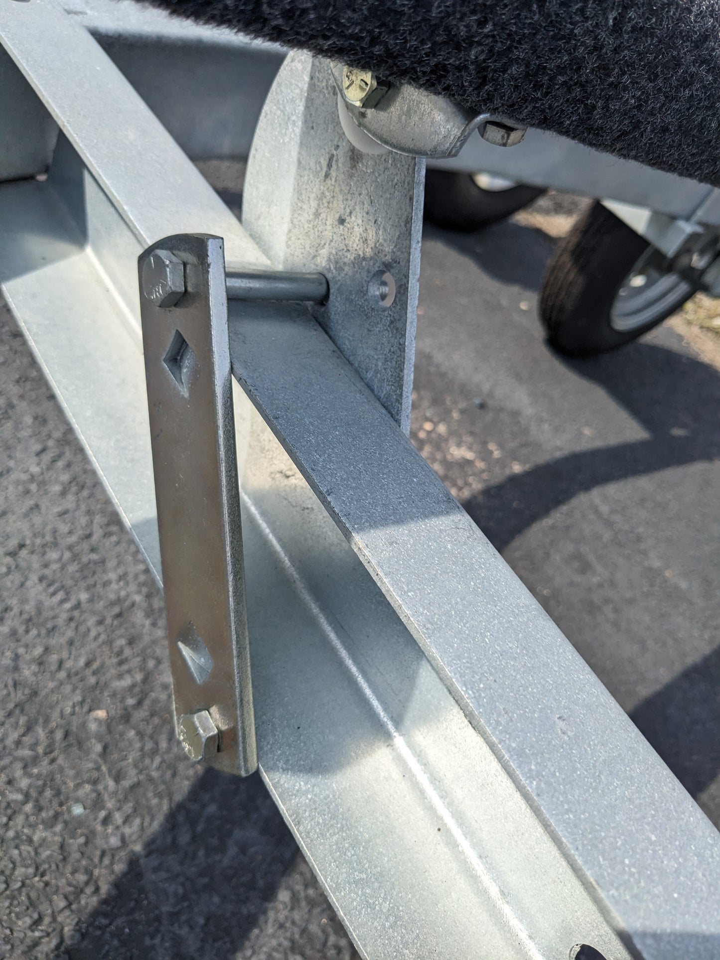EZ Loader Trailer Bunk Bracket Assembly for Light Duty Applications (Jet Ski, PWC or Jon Boat) "Pork Chops"