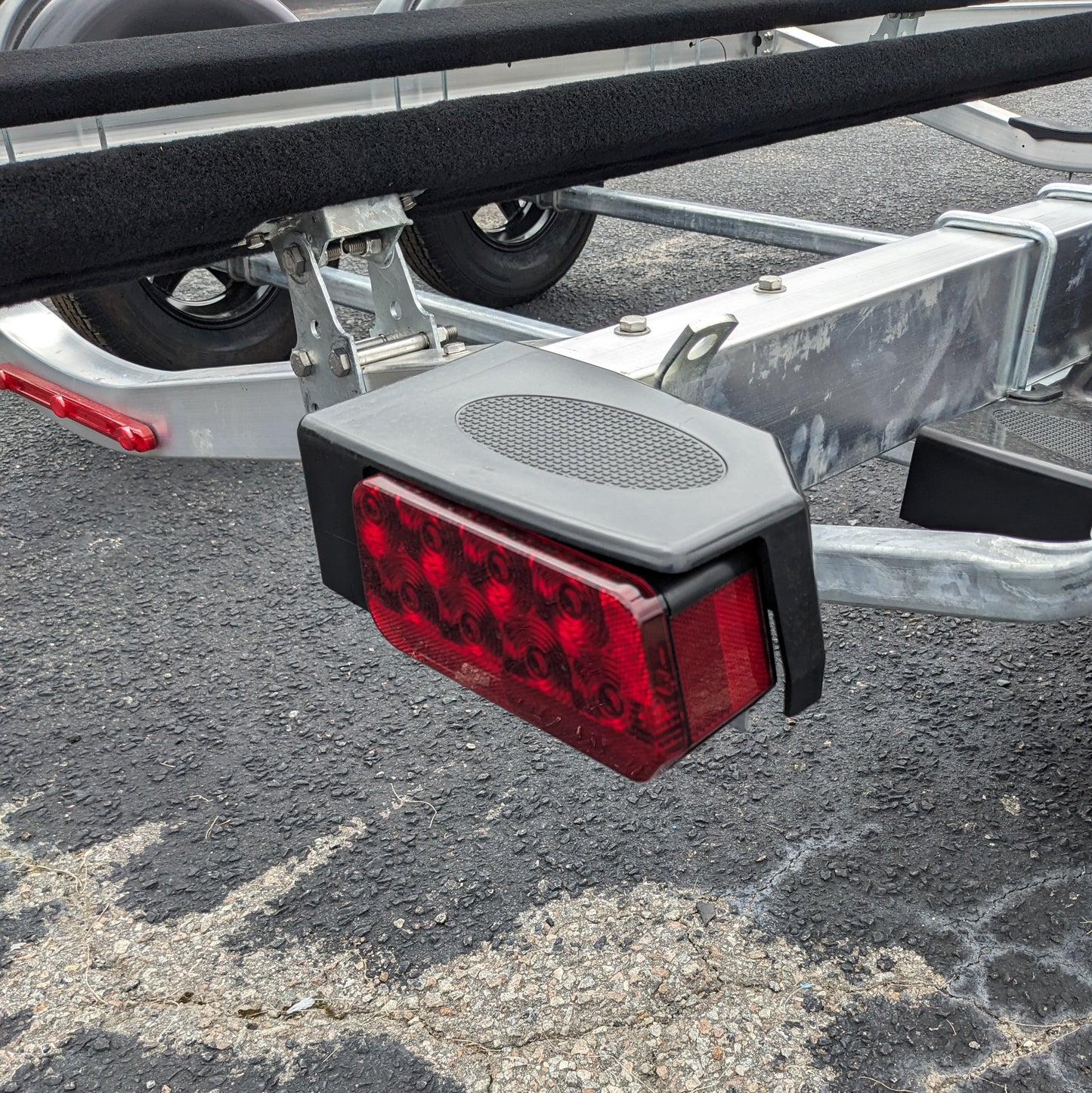 EZ Loader Updated Right Taillight 7.5" x 3.5" 250-032132-25