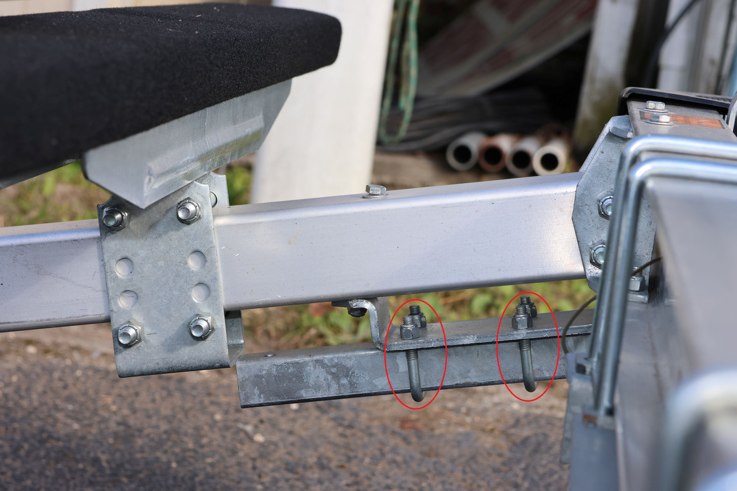 EZ Loader U-Bolt 3/8" 1-1/2 x 2-3/8'' Zinc Plated  290-002423