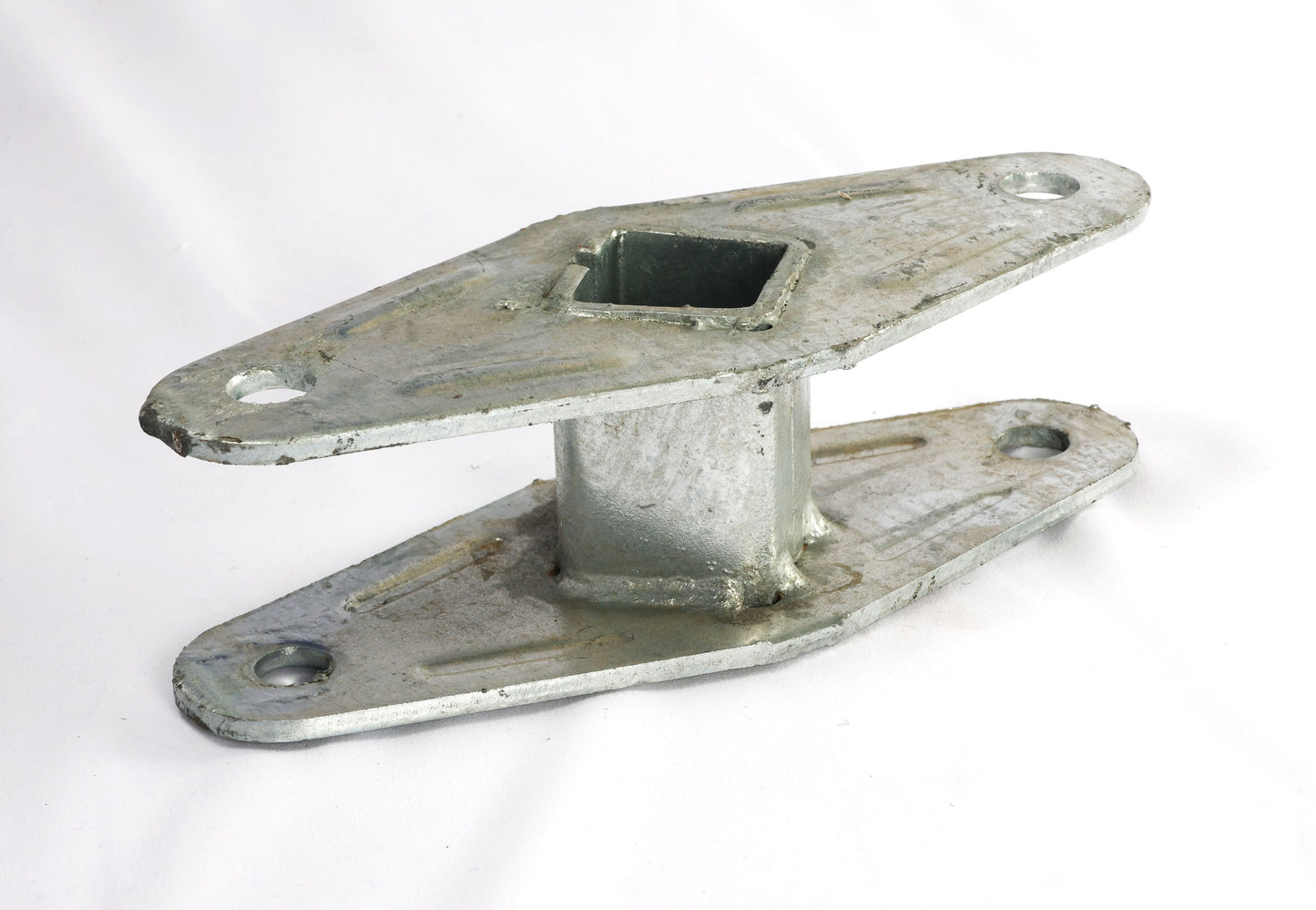 EZ Loader Equalizer Shackle 250-031579-10 / 250-031580 – Tandem & Triple Axle