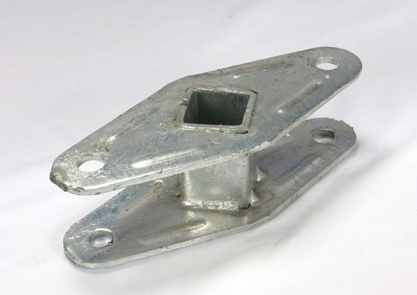 EZ Loader Equalizer Shackle 250-031579-10 / 250-031580 – Tandem & Triple Axle